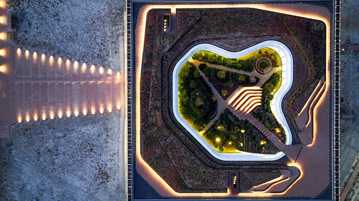 Konya'daki ilginç yapının çok sayıda ödülü var: Dışı süslü, içi güçlü 26